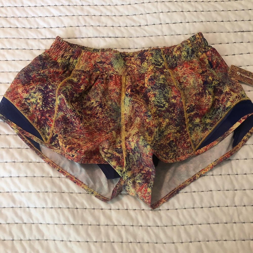 Lululemon hotty hot shorts 2.5”